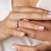 טבעת ספיר בגט ויהלומים עדינה