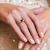 טבעת וינטאג' משובצת אמרלד ומוסונייטים Midnight