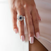 טבעת יוקרה ספיר כחולה ויהלומים כסף מצופה רודיום Genevieve